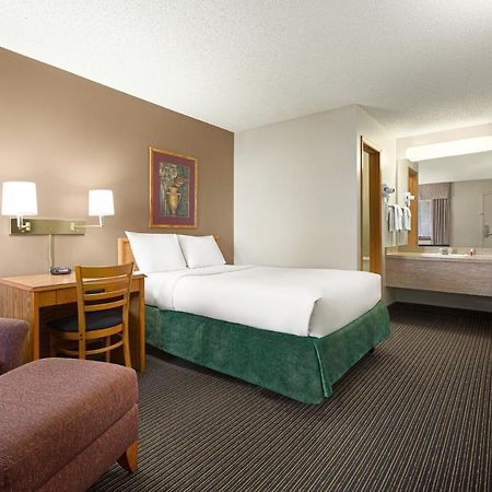 Travelodge By Wyndham Wellington Экстерьер фото