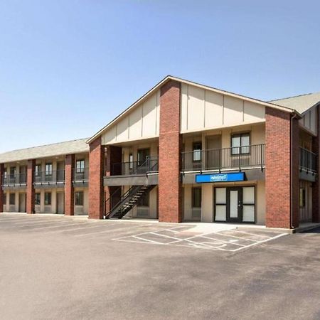 Travelodge By Wyndham Wellington Экстерьер фото