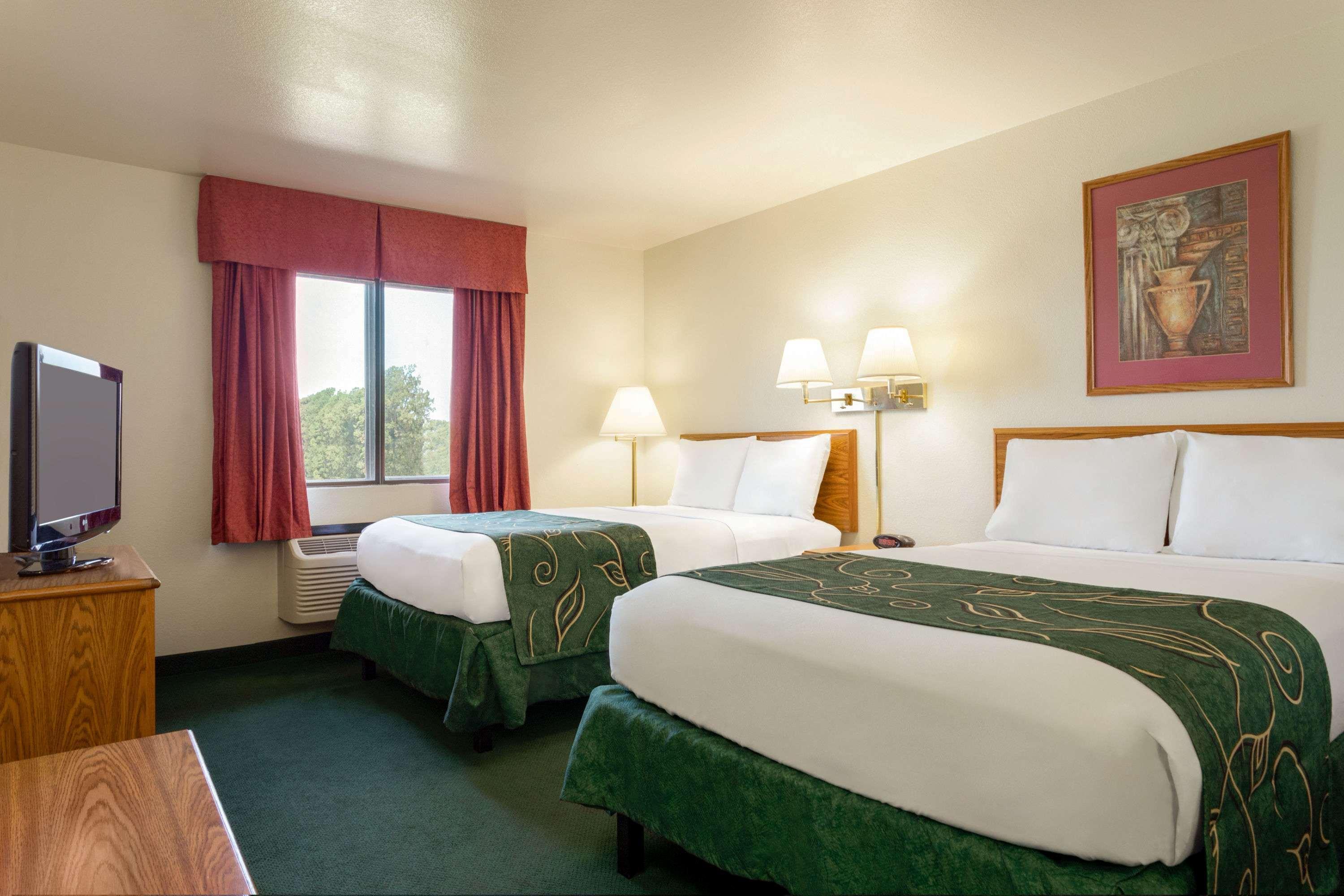 Travelodge By Wyndham Wellington Экстерьер фото
