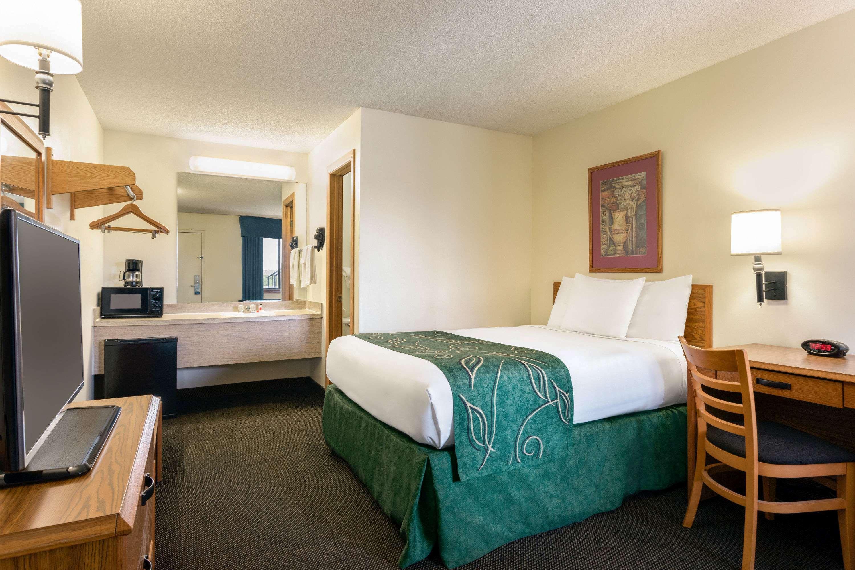 Travelodge By Wyndham Wellington Экстерьер фото