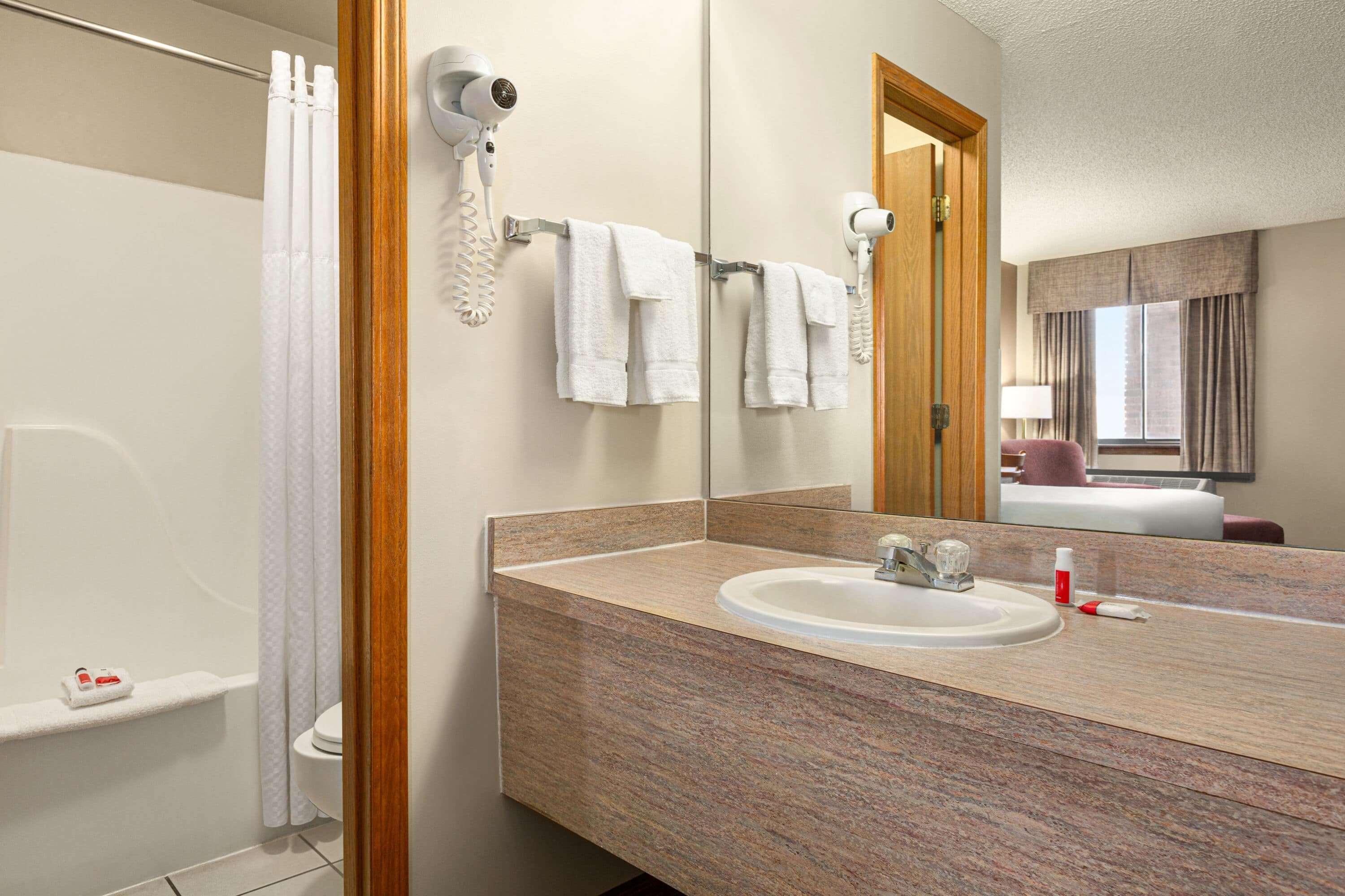 Travelodge By Wyndham Wellington Экстерьер фото