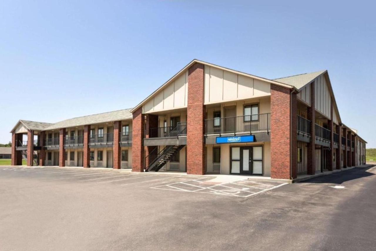Travelodge By Wyndham Wellington Экстерьер фото